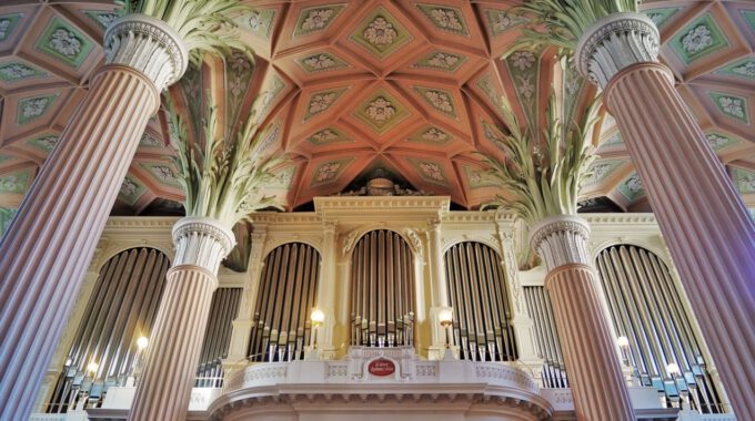 Nikolaikirche Leipzig mit Empore und Orgel