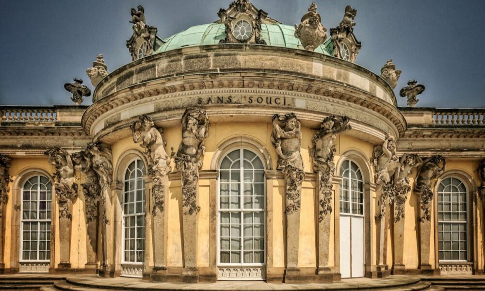 Fassade Des Schlosses Sanssouci In Potsdam