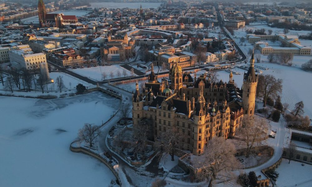 Schweriner Schloss: Luftaufnahme im Winter