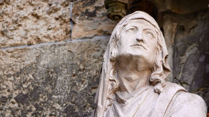 Steinskulptur an der Thomaskirche Leipzig