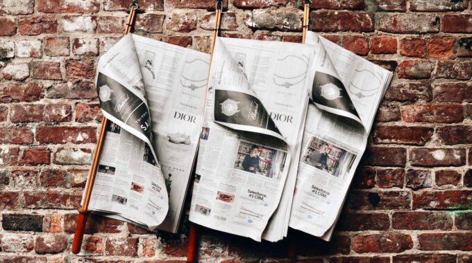 Drei Tageszeitungen im Zeitungsstock