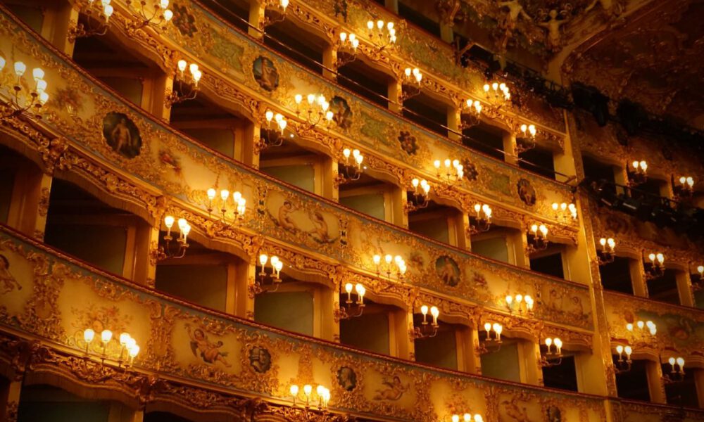 Zuschauerlogen im Opernhaus